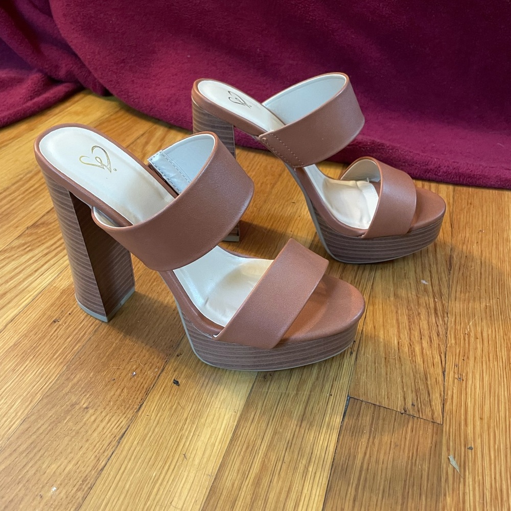 Platform heel